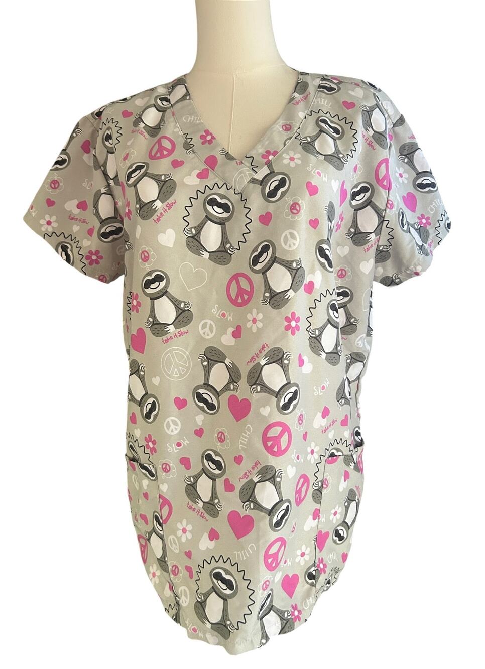 Serene Uniforms Sloth Print Scrub Top Pink Peace Hearts Pockets Women’s MEDIUM